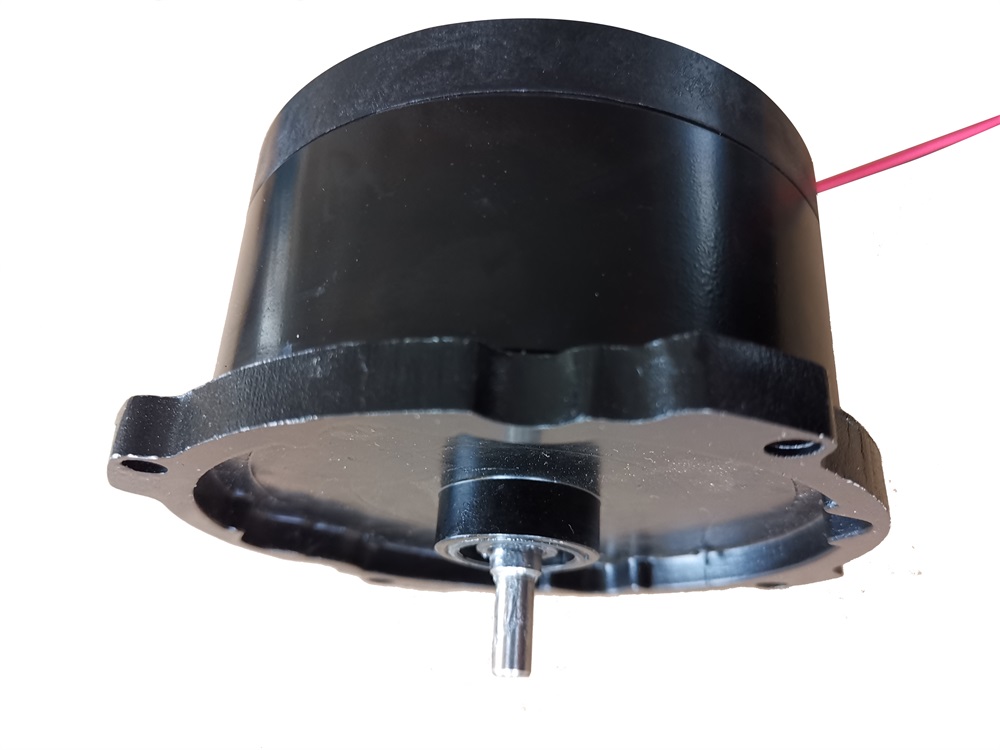 Large torque thin oil pump motor
